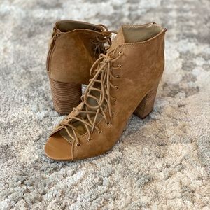 Chinese Laundry lace up booties NWOT